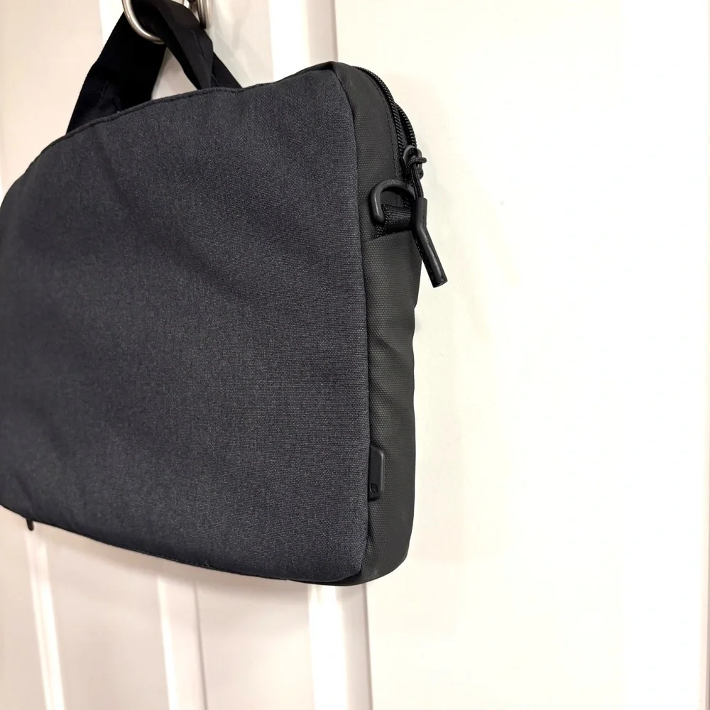NWOT Incase Charcoal City Brief 13 Inch Laptop Bag